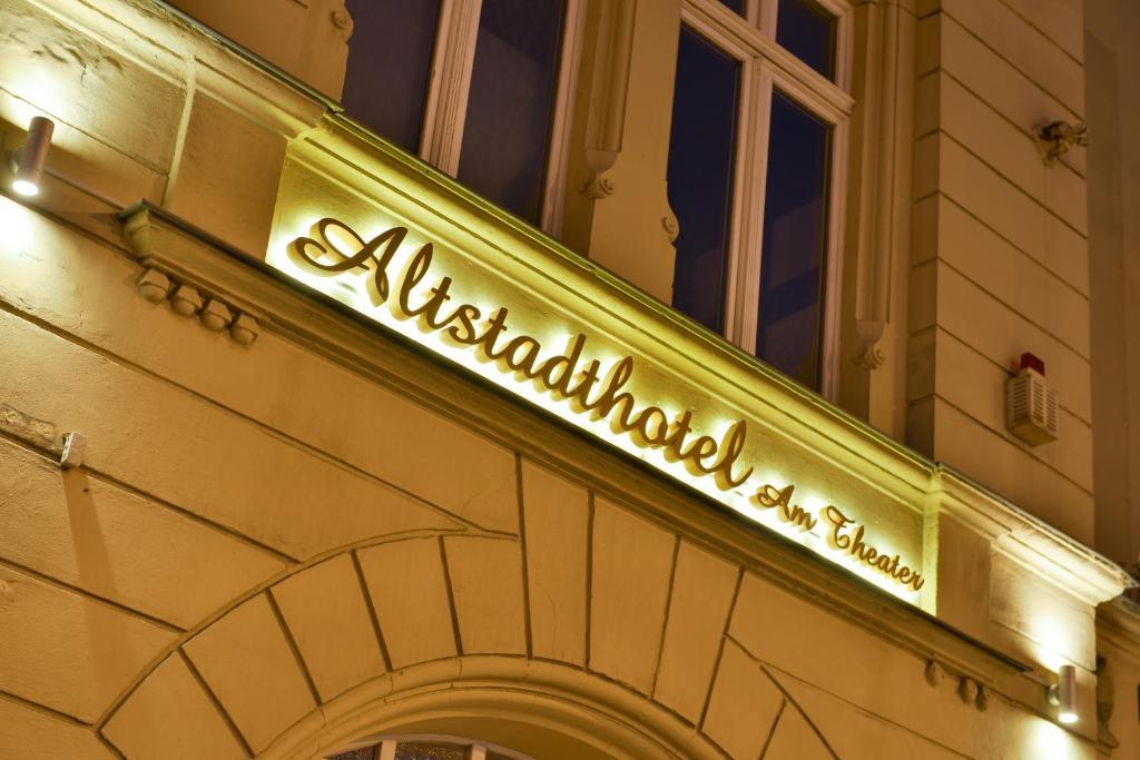 Altstadthotel Am Theater 콧부스 외부 사진